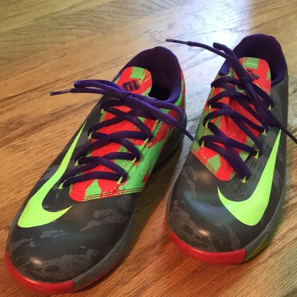 Vibrant Red and Green Kids Sneakers Nike | Shoes | Nike Lebron 2 Vibrant Green And Red Kids  main image 4